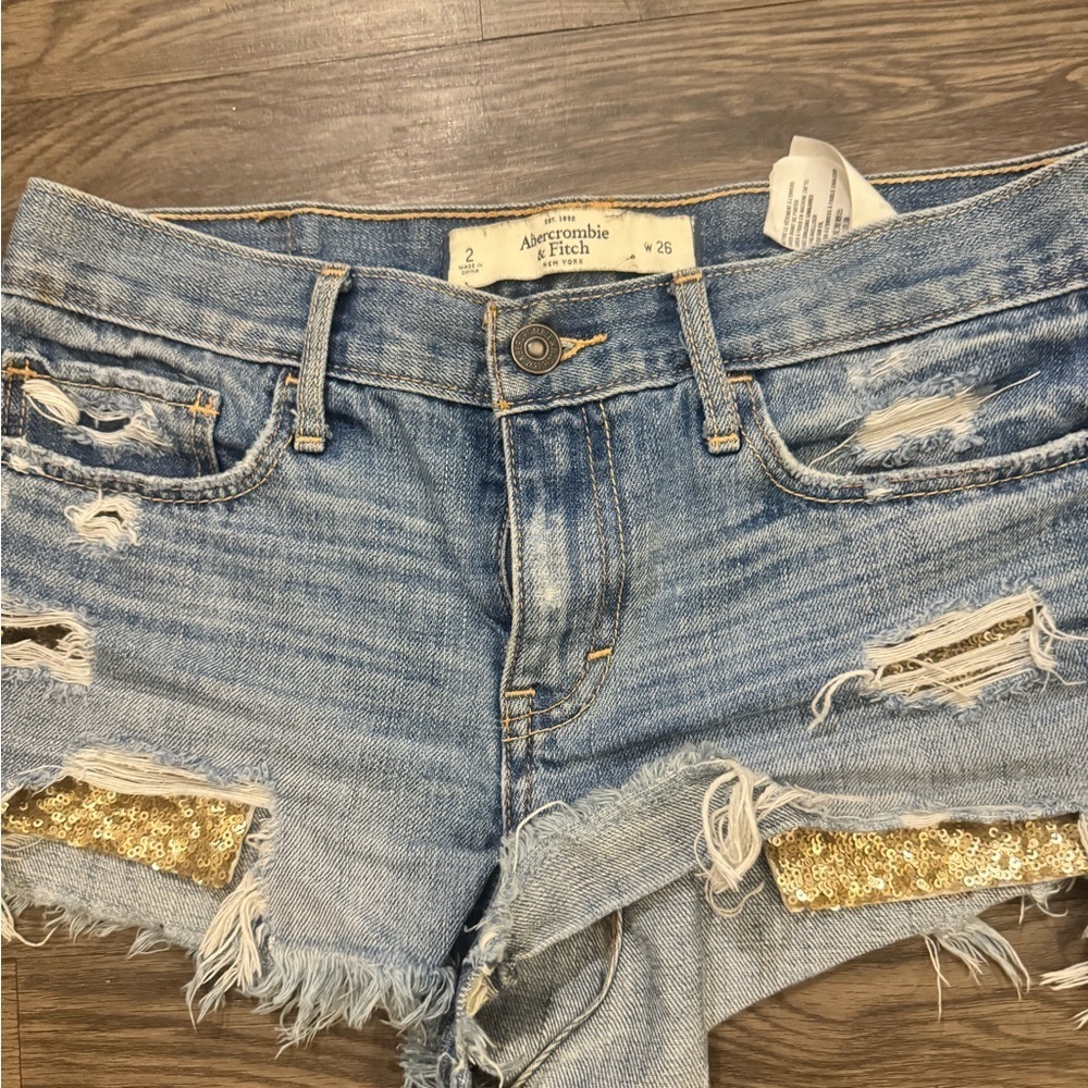 Adorable Abercrombie and Fitch gold sequin short shorts​​​ - Picture 3 of 8